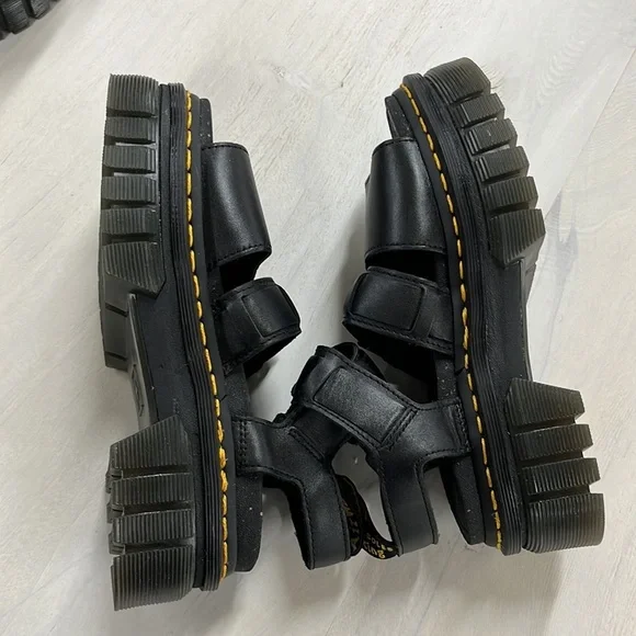 Dr Martens Ricki-3 Strap Sandal Size 6 New - Picture 7 of 12